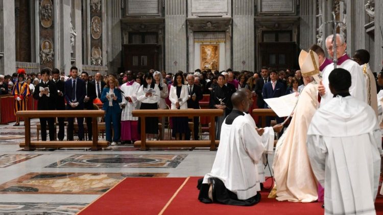Solemne Vigilia Pascual 2024 presidida por el Papa Francisco en la Basílica de San Pedro. (Vatican Media)
