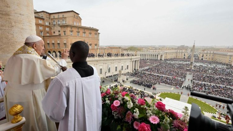 Ferenc pápa Urbi et Orbi áldást 