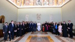 خطاب البابا إلى المشاركين في اللقاء الأول بين الدائرة الفاتيكانية للحوار بين الأديان ومؤتمر قادة الديانات التقليدية والعالمية