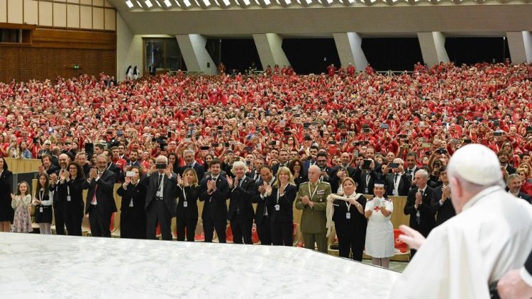 6000 olasz vöröskeresztes a pápánál  