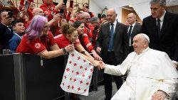 Papa Franjo s volonterima talijanskog Crvenog križa