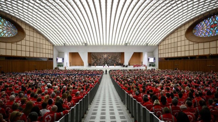 이탈리아 적십자사 자원봉사자들과 교황의 만남