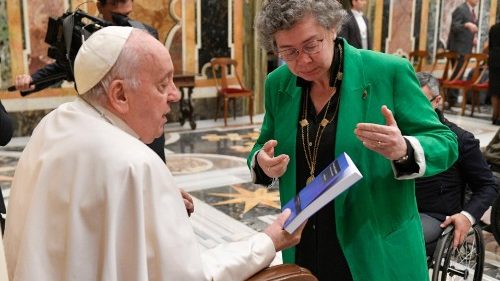 Papež: Křehčí život je důstojný, žádná logika neospravedlňuje jeho marginalizaci