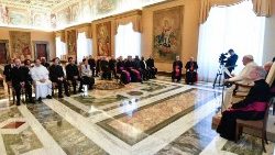 Папата с членовете на Папската библейска комисия