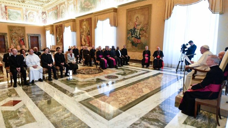 Папата с членовете на Папската библейска комисия