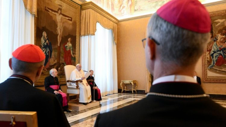 Påven tar emot deltagarna i den påvliga bibelkommissionens plenarmöte
