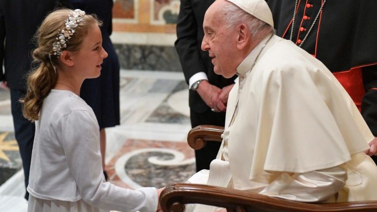 Papa Francisc va avea o întâlnire cu mii de elevi din ”Școlile de pace”
