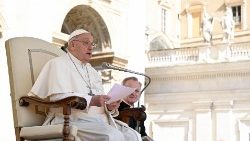 Папа Франциск на общей аудиенции в Ватикане (17 апреля 2024 г.)