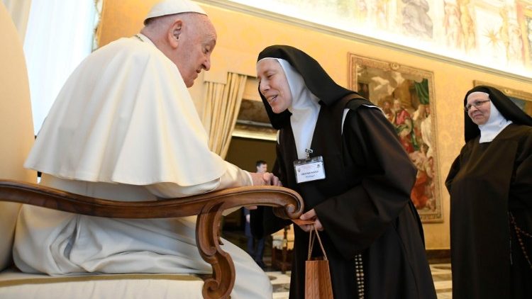 Nonnen bei Papst Franziskus