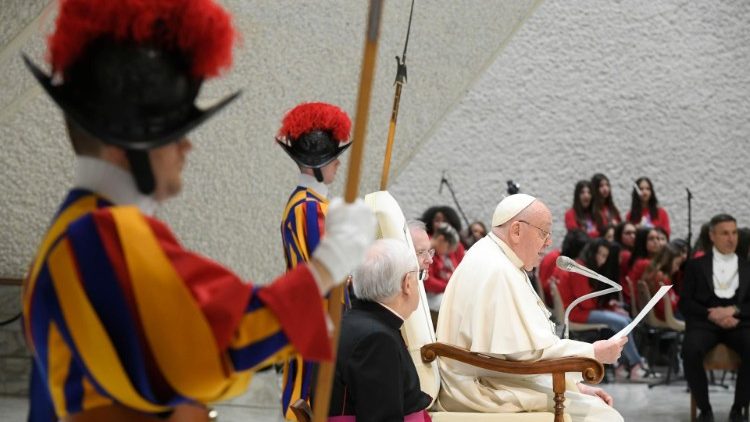 Papa Francesco durante l'udienza alle Scuole di Pace 