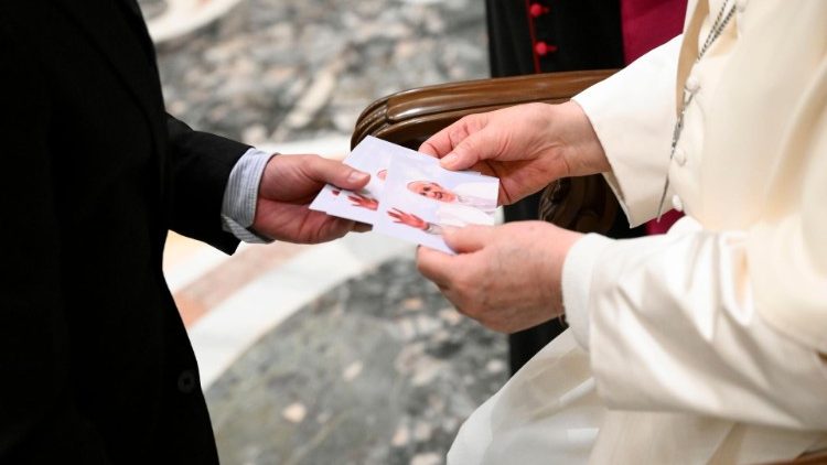 Il Papa: preghiera, studio, fraternità e missione per essere sacerdoti "completi"
