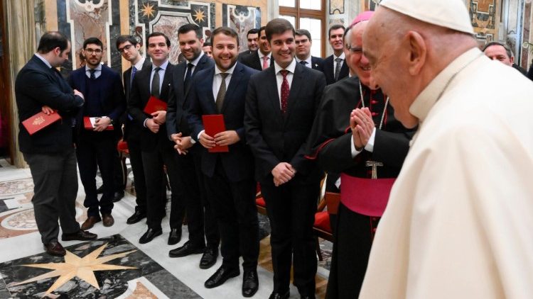 Papež František se seminaristy ze Sevilly