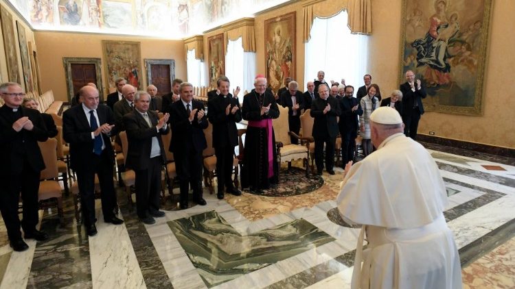 Papež k historikům: V současném globálním konfliktu je zapotřebí kulturní diplomacie