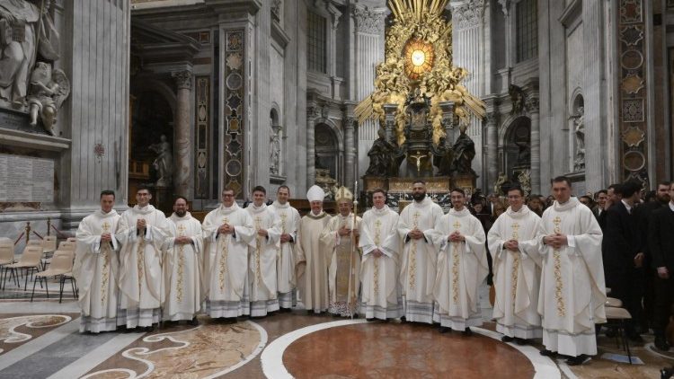 Il vescovo Di Tolve: gli undici preti ordinati a Roma, linfa nuova per la Chiesa