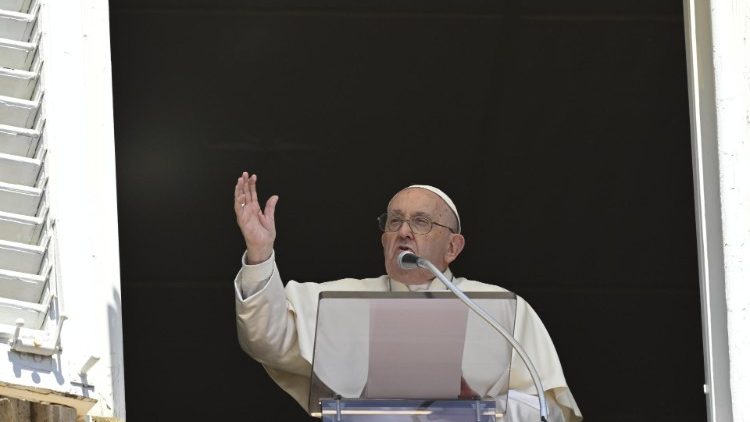 Papa Francesco al Regina Caeli nella domenica del Buon Pastore