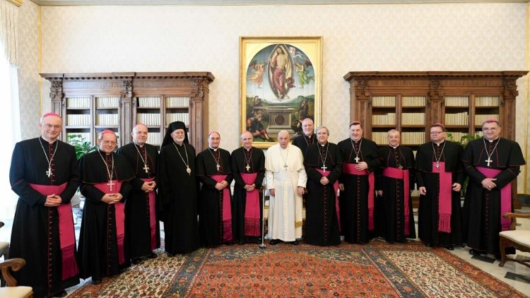 
                    Bispos da Calábria encontram o Papa: coragem para acolher e apoiar os jovens
                