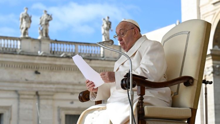 Папа Франциск на общей аудиенции в Ватикане 24 апреля 2024 г.