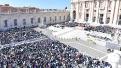 Balandžio 25 popiežius kreip|si į tūkstančius Katalikų veikimo narių