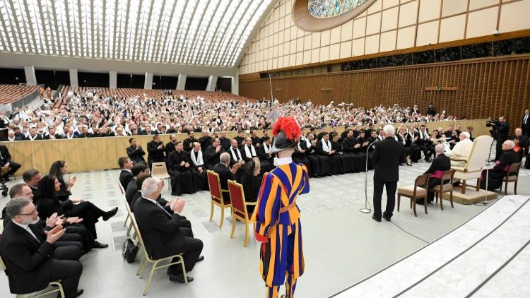 A VI. Pál-terem a magyar nemzeti zarándoklat résztvevőivel