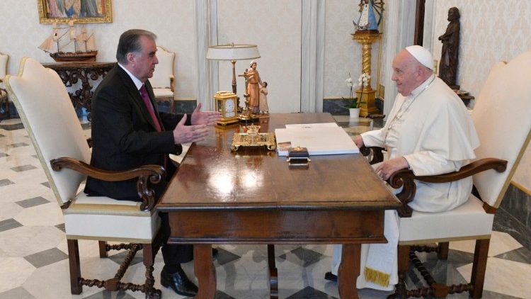 
                    Presidente do Tadjiquistão recebido pelo Papa no Vaticano
                