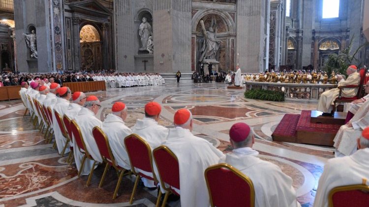 La Messa presieduta dal cardinale Giovanni Battista Re