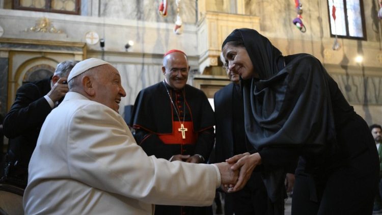 Papst Franziskus beim Treffen mit Künstlerinnen und Künstlern in Venedig