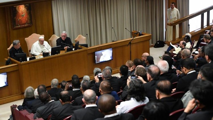 Papa Francisc la Întâlnirea internațională a preoților parohi pentru Sinod