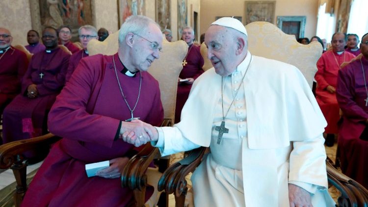 
                    Papa aos anglicanos: sejamos construtores da unidade 
                