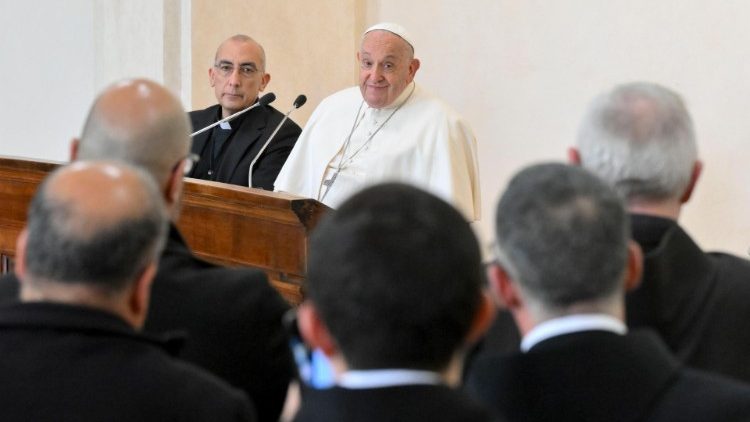 
                    Papa encontra 100 sacerdotes da região central de Roma 
                