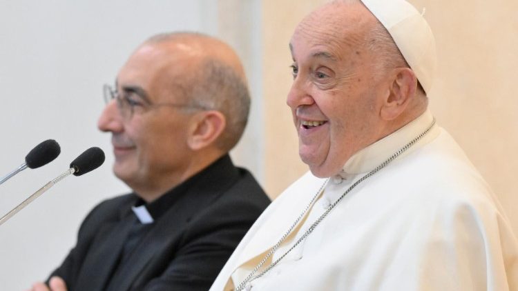 Francisco se encuentra con los sacerdotes del sector centro de Roma