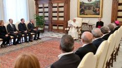 Papa Franjo s članovima Zaklede Blanquerna iz Barcelone