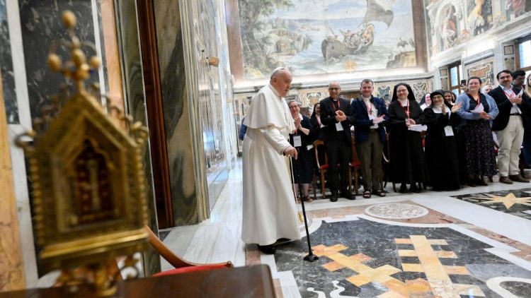 Saint Pope's visit to Congress participants "make irreparable repairs", on Saturday morning, May 4th.  (Vatican Media) 