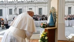 Папа Франциск на общей аудиенции в Ватикане (8 мая 2024 г.)