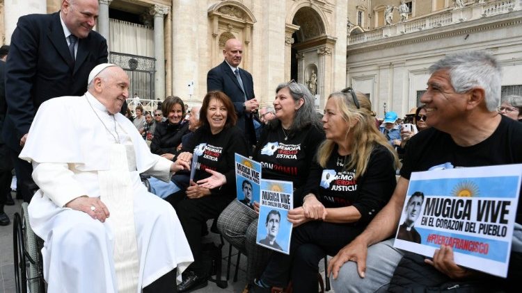 
                    Papa recorda 50 anos do assassinato de Pe. Mugica, mártir argentino dos pobres
                