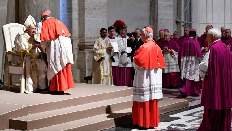 Die Übergabe der Verkündigungsbulle an die Verantwortlichen der vier Papstbasiliken in Rom und weitere Kirchenvertreter