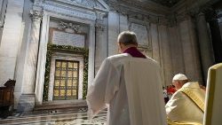 Papež Frančišek je v četrtek, 9. maja 2024, vodil v baziliki sv. Petra v Vatikanu izročitev in branje Bule za sklic Jubilejnega leta 2025 in druge večernice praznika Gospodovega vnebohoda.