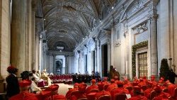 バチカン・聖ペトロ大聖堂の「聖なる扉」の前で行われた、聖年布告勅書の公布の儀式　2024年5月9日