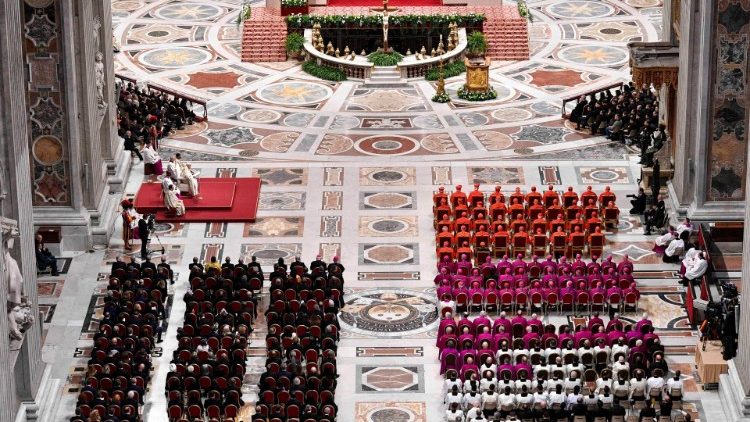Três mil fiéis participaram da celebração no Vaticano