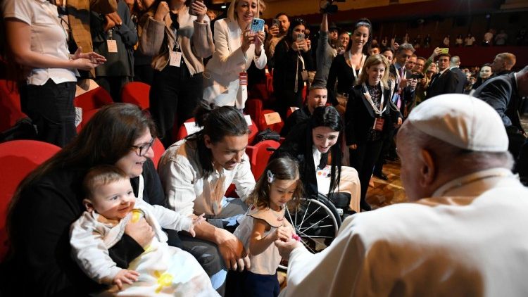 папата на срещата с "Генералните щати за раждаемостта"