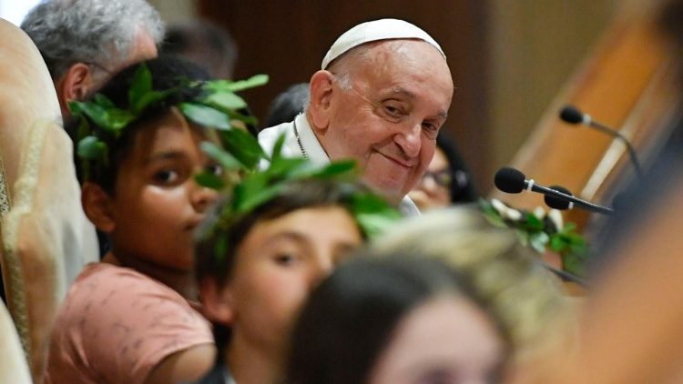 
                    Papa: o futuro da humanidade está nas crianças e nos idosos
                