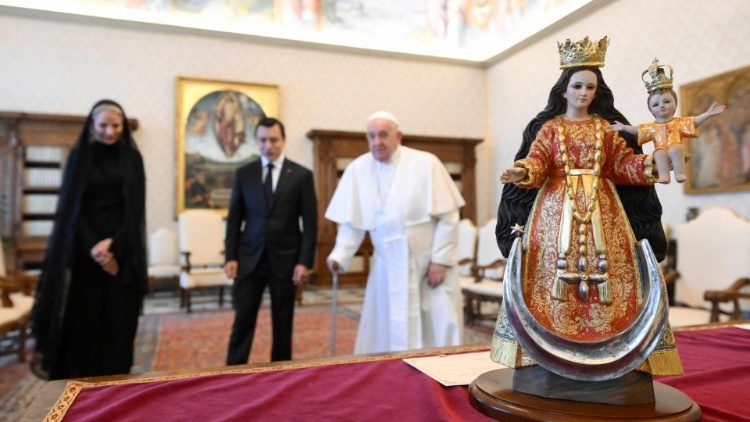 
                    O Papa recebe presidente do Equador 
                