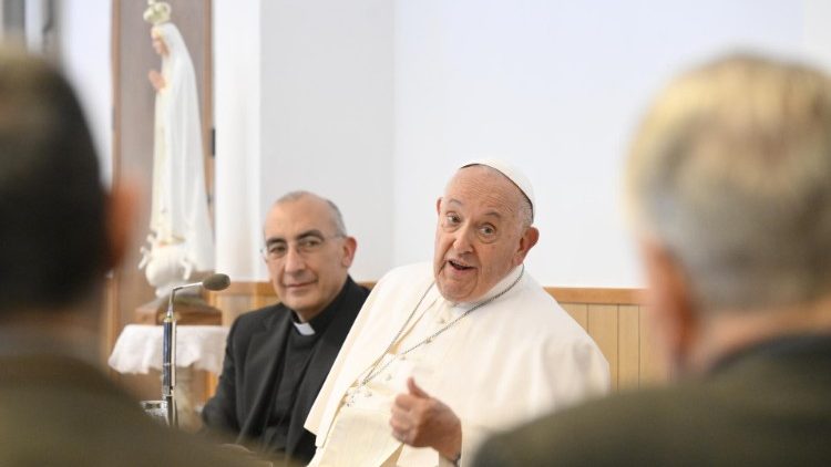 Papież do starszych księży: idźcie naprzód razem z młodymi