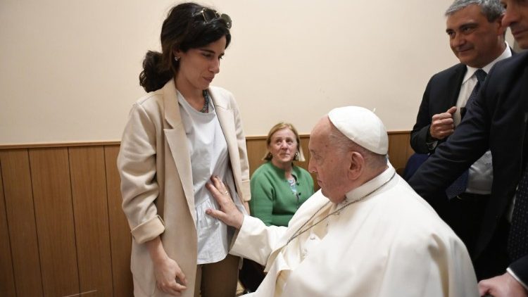Pápai áldás a születendő életre