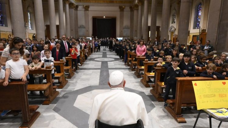 Påvens möte med barnen i grundsklan knuten till församlingen San Giuseppe al Trionfale i Rom