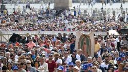 Fieles y peregrinos en una de las audiencias generales del Papa en la Plaza de San Pedro