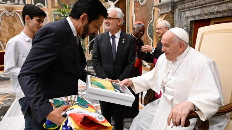 
                    Prefeito de São Paulo encontra Francisco: um Papa que a gente pode ter muito orgulho
                