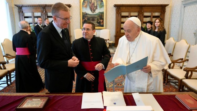 Ferenc pápa a Lett Köztársaság elnökével