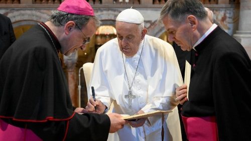 Papst ermutigt in Verona Priester zu Risikobereitschaft