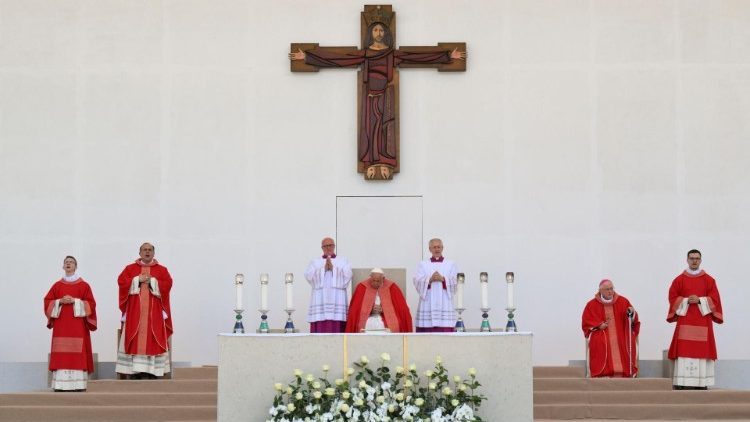 Papež med homilijo v Veroni: Sveti Duh je protagonist, daje pogum, ustvarja harmonijo