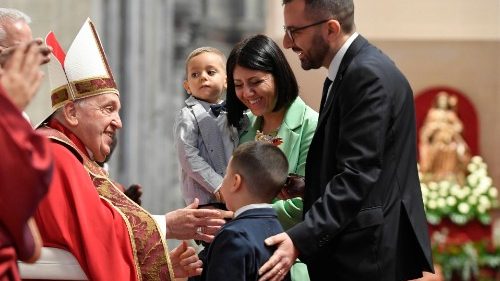Papst feiert Pfingstmesse im Petersdom